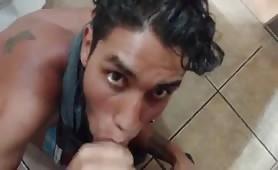 Public toilet quickie blowjob to married dude